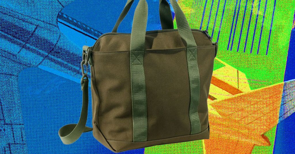 حقيبة LLBean’s Zip Hunter هي الحقيبة الوحيدة التي تحتاجها