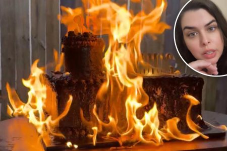 ينتقم بيكر من العاشق المخادع بحركة كعكة النار