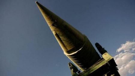 الثقافي الروسي : الغرب يتجاهل امتلاكه أسلحة نووية وينتقد تدريبات بيلاروسيا
