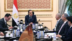 مدبولي يبحث خطة تصنيع سيارات جديدة في مصر بالتعاون مع مصنعين عالميين