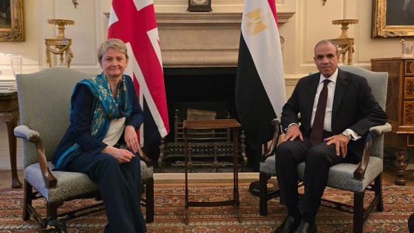 وزيرا خارجية مصر وبريطانيا يناقشان مستجدات الأوضاع الإقليمية وسبل خفض التصعيد