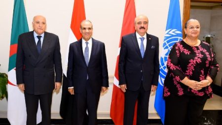 وزراء خارجية مصر والجزائر وتونس يلتقون المبعوثة الخاصة للسكرتير العام للأمم المتحدة لدى ليبيا