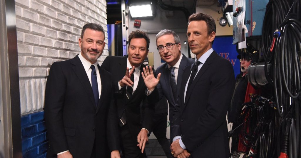 يستضيف المضيفون في وقت متأخر من الليل جيمي كيميل خلال الدراما الأخيرة مع دونالد وميلانيا ترامب