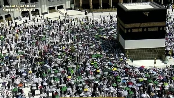 بيسر وطمأنينة.. الحجاج المتعجلون يؤدون طواف الوداع