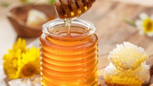ماذا يحدث لجسمك عند تناول العسل الأبيض؟.. دراسة تكشف مفاجأة
