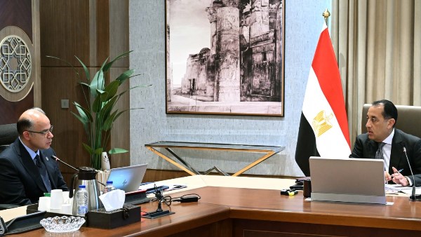 رئيس الوزراء يستعرض مع وزير الاستثمار ملفات الترويج التجاري وتوسيع الشراكات الدولية