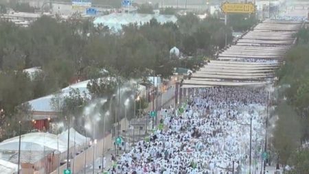 نفرة الحجاج إلى مزدلفة عبر أطول ممر مشاة في العالم