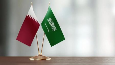 رئيس الوزراء القطري يبحث مع وزير الخارجية السعودي ومستشار الأمن الإماراتي دعم الوساطة وخفض التصعيد