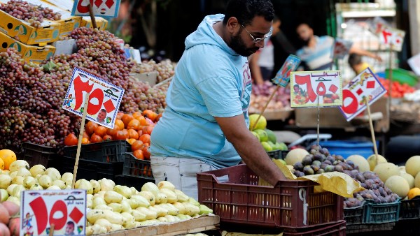 من 28.25% إلى 20%.. هل تنخفض الأسعار وماذا يعني تراجع الفائدة لجيب المواطن؟