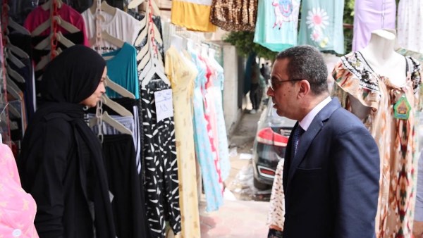 محافظ المنوفية يوجه رئيس حي غرب بشن حملة عاجلة لرفع الاشغالات.. صور