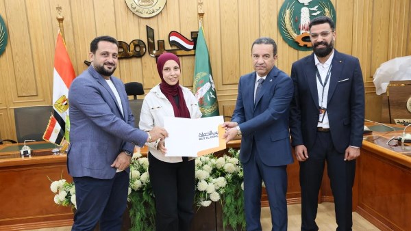 محافظ المنوفية يسلم 50 عقد عمل بالقطاع الخاص