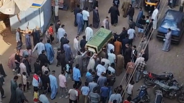 تشييع جثمان طفل غرق داخل حمام سباحة في المنوفية