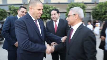 محافظ بني سويف يؤدي شعائر صلاة عيد الأضحى بساحة عمر بن عبد العزيز.. ويُهنئ الأهالي وقيادات المحافظة|صور