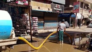 بدء إصلاح خط طرد مياه الصرف الصحي بميدان الأحمدي بسمالوط .. صور
