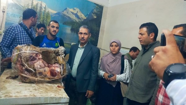 ضبط 3 أطنان لحوم فاسدة داخل مخزن غير مرخص بمنفلوط