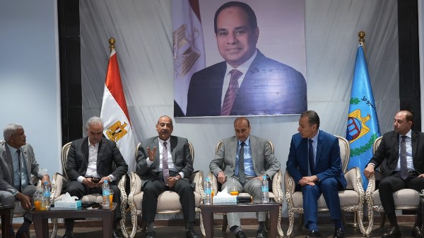 محافظ أسيوط يستقبل أعضاء مجلسي النواب والشيوخ لتبادل التهنئة بعيد الأضحى محافظ أسيوط يستقبل أعضاء مجلسي النواب والشيوخ لتبادل التهنئة بعيد الأضحى