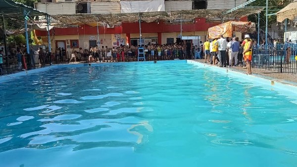 محافظ أسيوط : تكثيف المتابعة على حمامات السباحة والمنشآت الرياضية