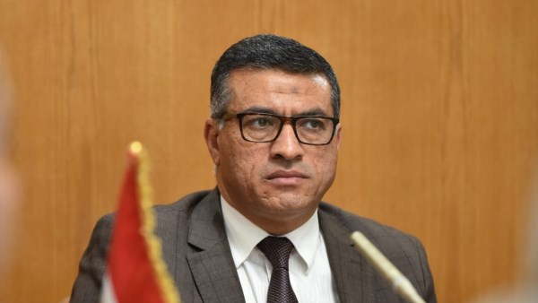 محافظ قنا: وقف العمل بحمامات السباحة غير المرخصة لحين تقنين أوضاعها