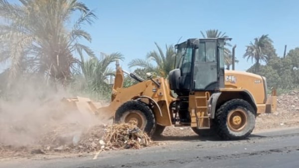 تزامنًا مع عيد الأضحى.. رفع67 طن مخلفات في حملة نظافة مكبرة بنجع حمادي