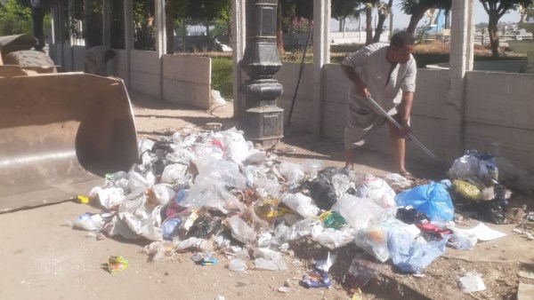 خلال إجازة عيد الأضحى.. رفع 130طن مخلفات بشوارع وقرى مركز قنا