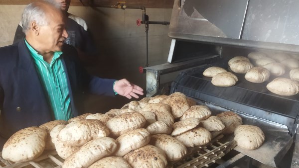 ضبط 6 أصحاب مخابز استولوا على 43 جوال دقيق بلدى بالغربية