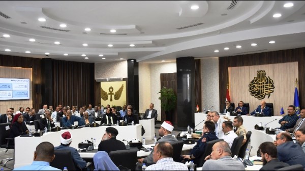 محافظ أسوان يتابع معدلات تنفيذ مشروعات “حياة كريمة” .. ويوجه بسرعة الإنتهاء من المشروعات قبل 30 يونيو