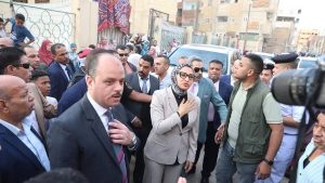 محافظ الوادي الجديد تؤدي صلاة عيد الأضحى المبارك وتشارك الأطفال فرحتهم بصورا تذكارية