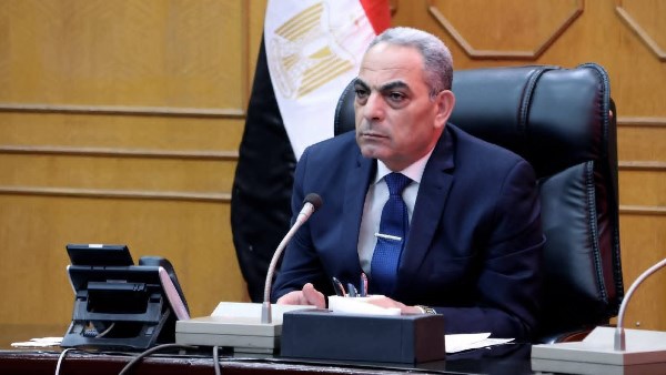 محافظ الإسماعيلية يشيد بجهود الأجهزة التنفيذية فى التعامل السريع والسيطرة على تسريب غاز الكلور بمحطة مياه الشرب المرشحة بنطاق حى أول