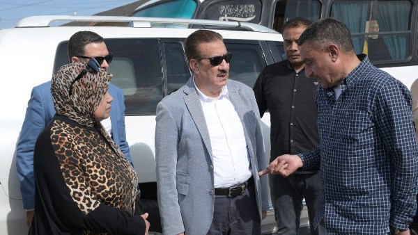 محافظ بورسعيد يتابع معدلات أعمال الرصف ورفع كفاءة الطرق بالمنطقة الصناعية | صور