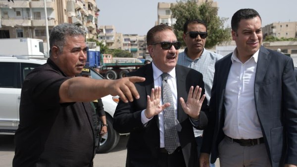 محافظ بورسعيد يتفقد أعمال زراعة أشجار البونسيانا بالجبانات الجديدة بحي الزهور | صور