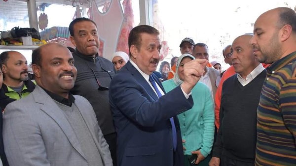 محافظ بورسعيد يوجه رؤساء الأحياء ومدينة بورفؤاد بتكثيف حملات إزالة الإشغالات