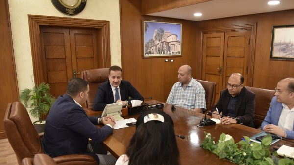 محافظ بورسعيد يبحث مقترحات تنمية منطقة الجنوب والتوسع في المشروعات