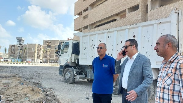 نائب محافظ بورسعيد يتفقد أعمال إزالة الرتش بمنطقة بروتكس بالضواحي