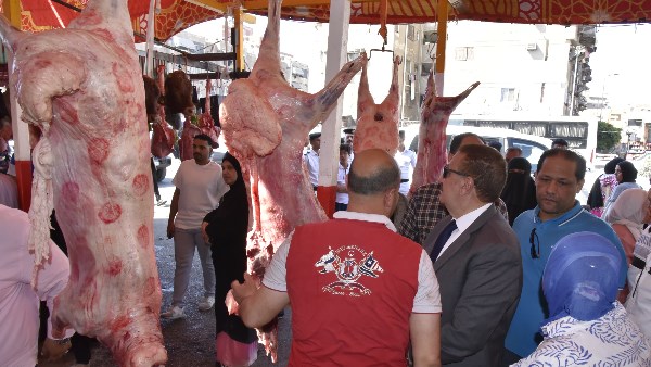 محافظ بورسعيد يوجه بتكثيف الحملات الرقابية لتلبية احتياجات المواطنين وضمان الانضباط بالأسواق محافظ بورسعيد يوجه بتكثيف الحملات الرقابية لتلبية احتياجات المواطنين وضمان الانضباط بالأسواق