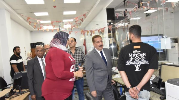 محافظ بورسعيد يلتقي المواطنين ويستمع لآرائهم حول مستوى الخدمات المقدمة محافظ بورسعيد يلتقي المواطنين ويستمع لآرائهم حول مستوى الخدمات المقدمة