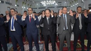 محافظ بورسعيد يؤدي صلاة عيد الأضحى المبارك بالمسجد العباسي.. ويشارك أبناء الباسلة الفرحة
