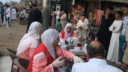 فرق المبادرات الصحية تقدم 478 خدمة للمواطنين خلال عيد الأضحى بدمياط