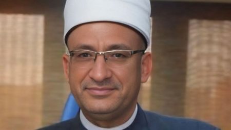 لجنة خاصة داخل المستشفى.. رئيس منطقة كفر الشيخ الأزهرية يزور طالبين تعرضا لحادث