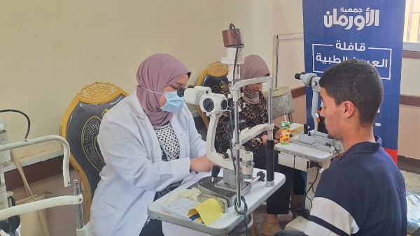 فحص وعلاج 500 مواطن خلال قافلة عيون مجانية بكفر الشيخ| صور