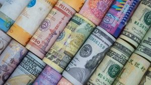 الدولار والريال.. أسعار العملات العربية والأجنبية اليوم
