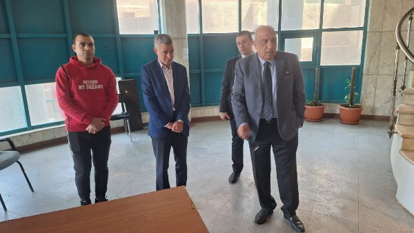 وزير الكهرباء يتابع تأهيل مبنى هيئة المحطات المائية 