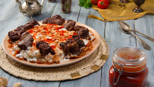 الحقائق التغذوية لطبق الفتة المصرية