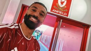 السيلفي الأخير لـ محمد صلاح في ليفربول.. شاهد