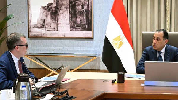 رئيس الوزراء يتابع الموقف التنفيذي لخطة العام المالي 2026/2025