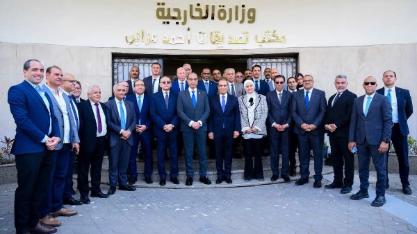 وزير الخارجية يفتتح مكتب تصديقات عرابي بالمهندسين
