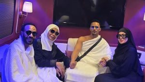 ظهور محمد رمضان وعائلته داخل «كرافان» خلال أداء مناسك الحج يُثير الجدل