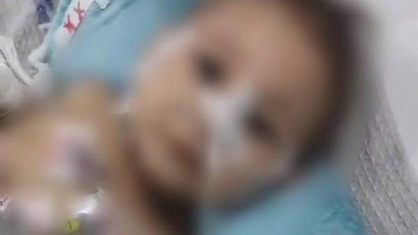 بعد 3 أشهر من الصراع مع الموت.. وفاة الطفلة رحمة ضحية حقنة الكلور بالصف