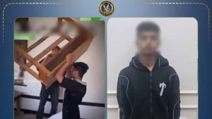 الداخلية تكشف تفاصيل قيام طالب بإلقاء مقاعد الفصل على أحد زملائه بالمدرسة
