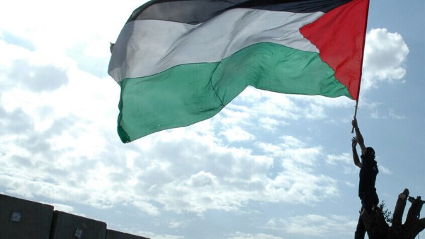 اعتقال 6 أشخاص رفعوا علم فلسطين على برج إيفل