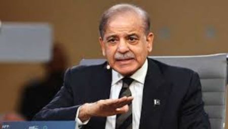زيارة رسمية.. رئيس وزراء باكستان يصل الصين لتوطيد أواصر الصداقة بين البلدين
